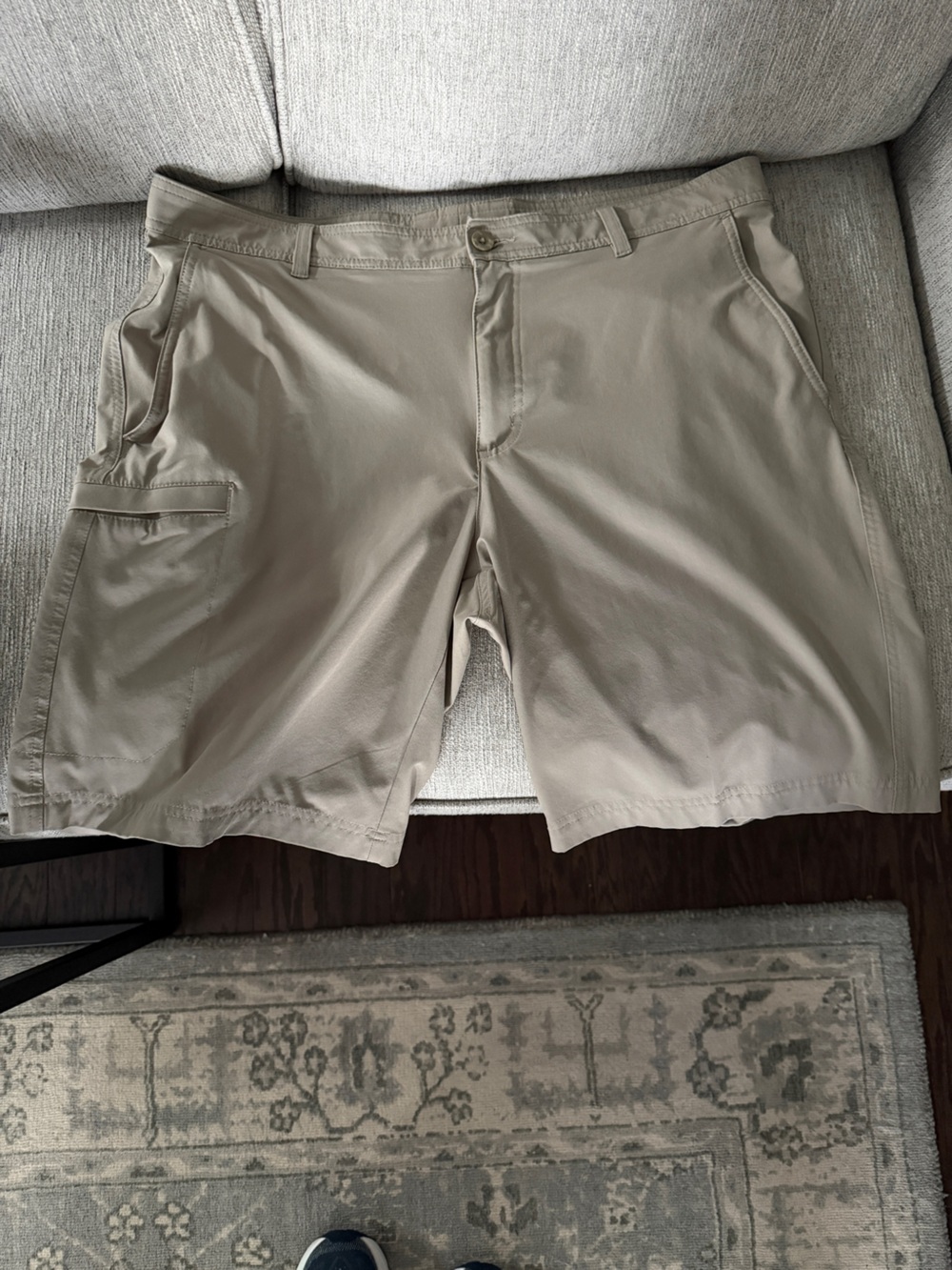 Columbia Men's Cargo Shorts in Light Taupe